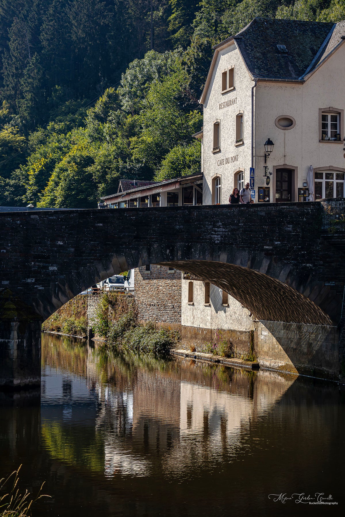 Vianden Bridge & Café du Pont — Glossy Alu Dibond Wall Art 50×75cm