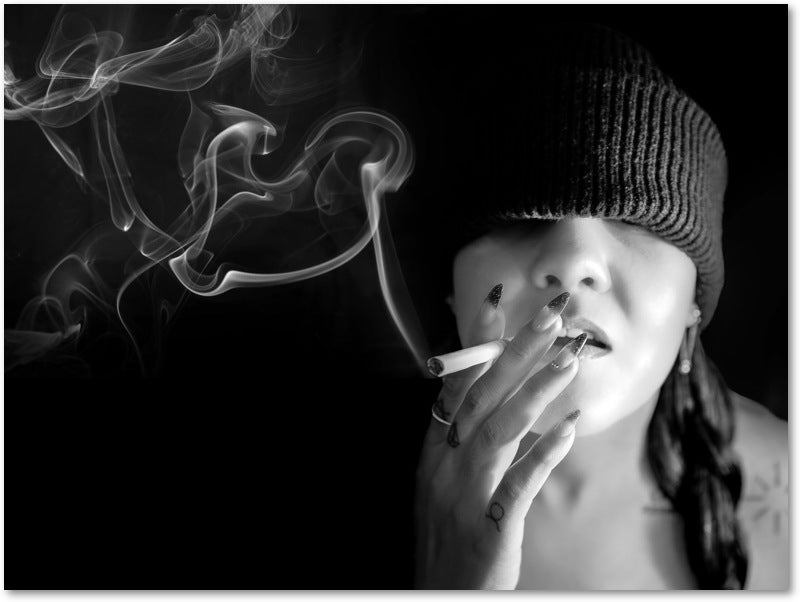 Smoke & Shadows — Black & White Canvas Wall Art 80×60cm